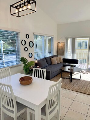 TV - 290C - Boca Retreat w/ Pool, Parking, Near Evert Tennis & Shops (Boca Raton)