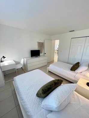 2 bedrooms, iron/ironing board, travel crib, free WiFi - 290C - Boca Retreat w/ Pool, Parking, Near Evert Tennis & Shops (Boca Raton)