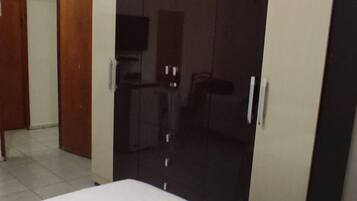 低過敏寢具、書桌、筆電工作空間、免費無線上網