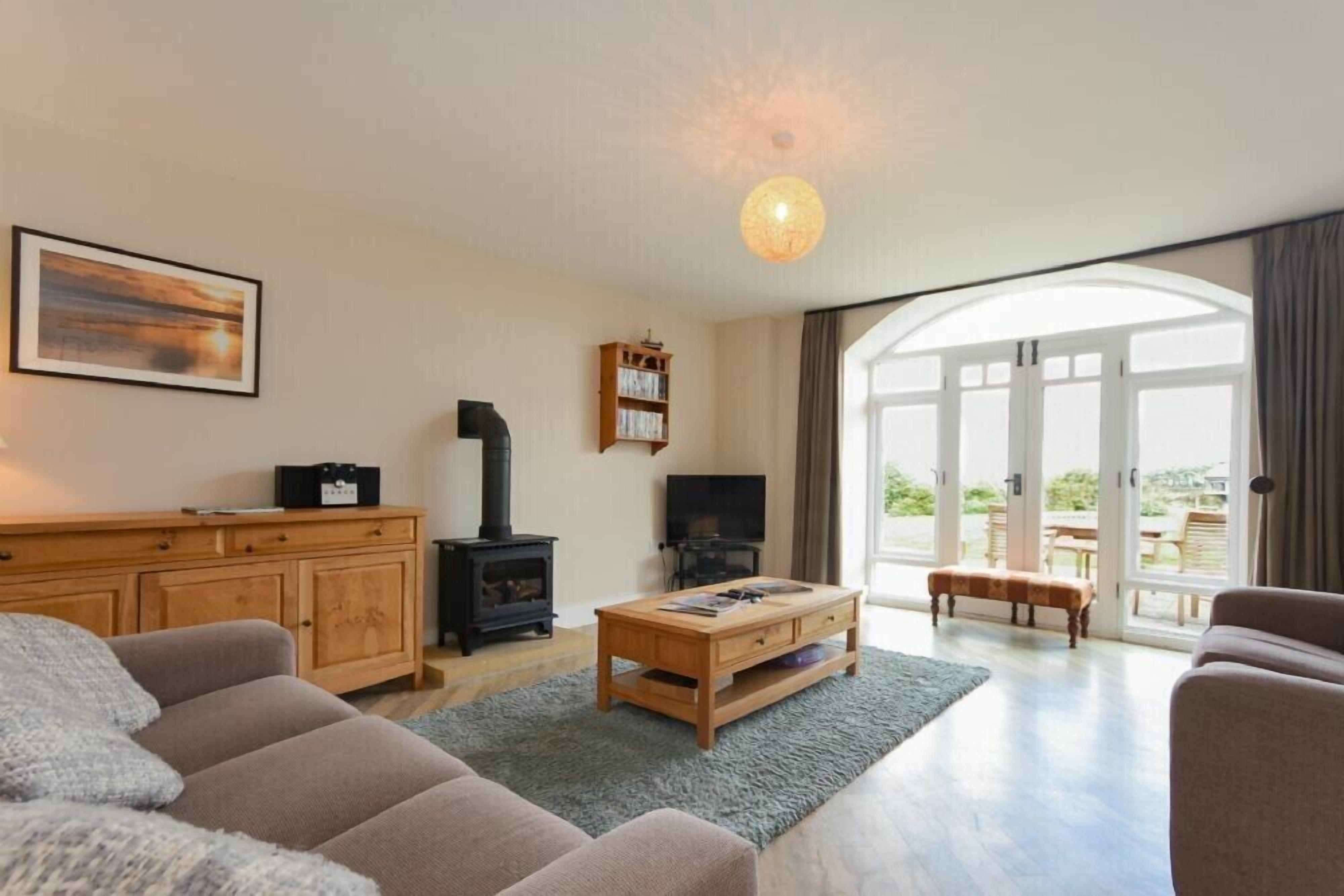 Sea Breeze, Pet Friendly, With A Garden In Newton-by-the-sea - Northumberland