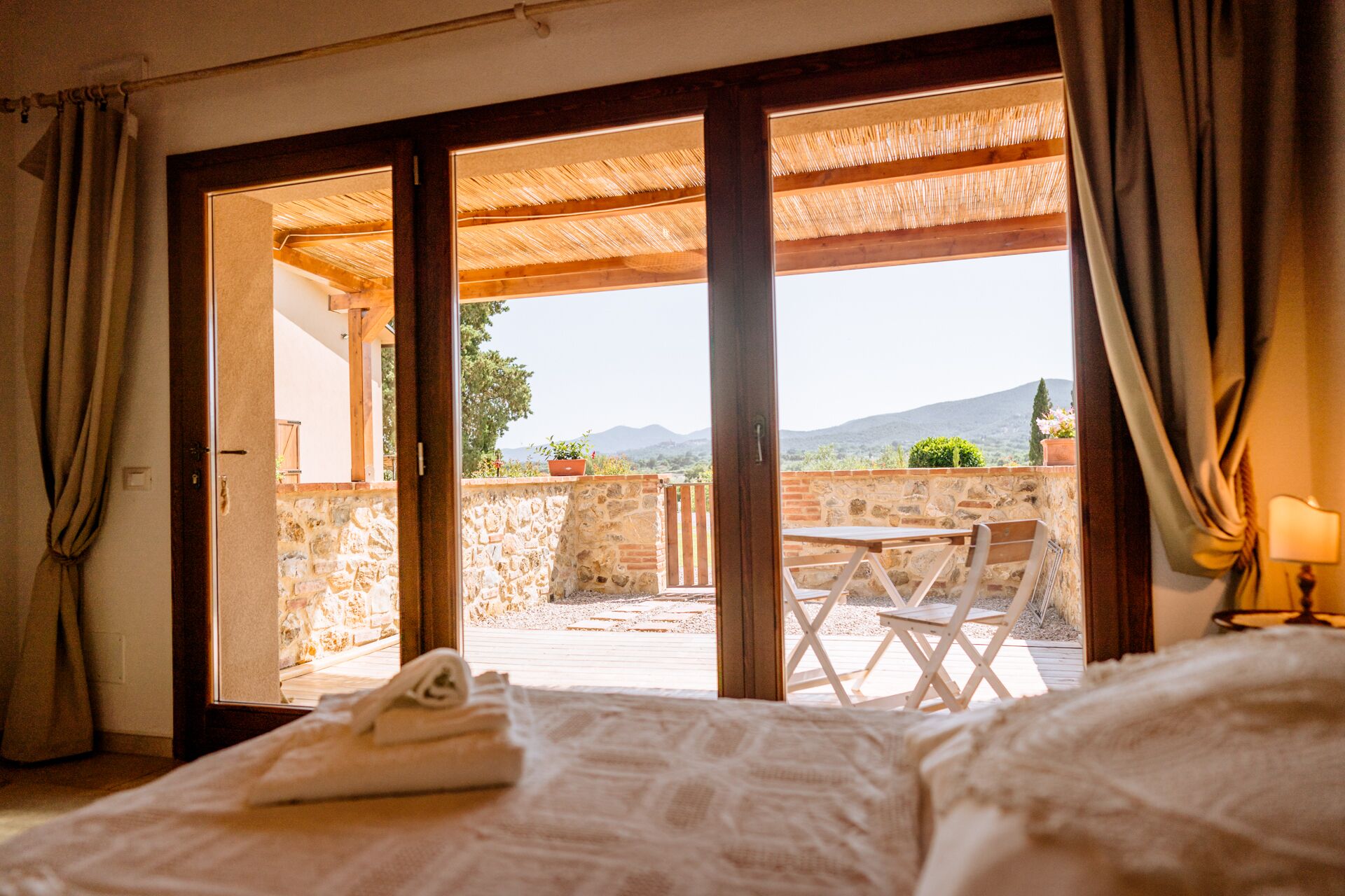 Comfort Room, 1 King Bed, Valley View, Ground Floor | Premium bedding, in-room safe, blackout drapes, free WiFi