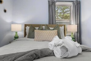 2 chambres, bureau, Wi-Fi gratuit, draps fournis