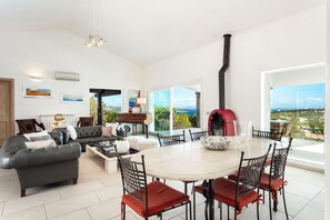 Smart TV, fireplace, stereo - Smeralda Oasis, Sea View Villa Porto Cervo, Private pool, Perfect Location (Arzachena)