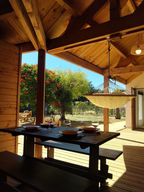 Outdoor dining - Aloha House Les Granges (Les Sables-d'Olonne)