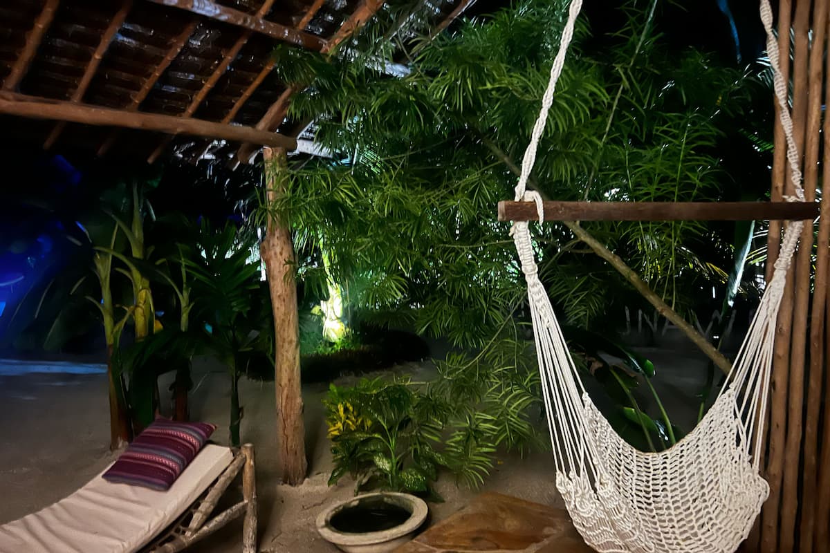 Deluxe Double Room, 1 Bedroom, Non Smoking | 8 bilik tidur, peti besi dalam bilik