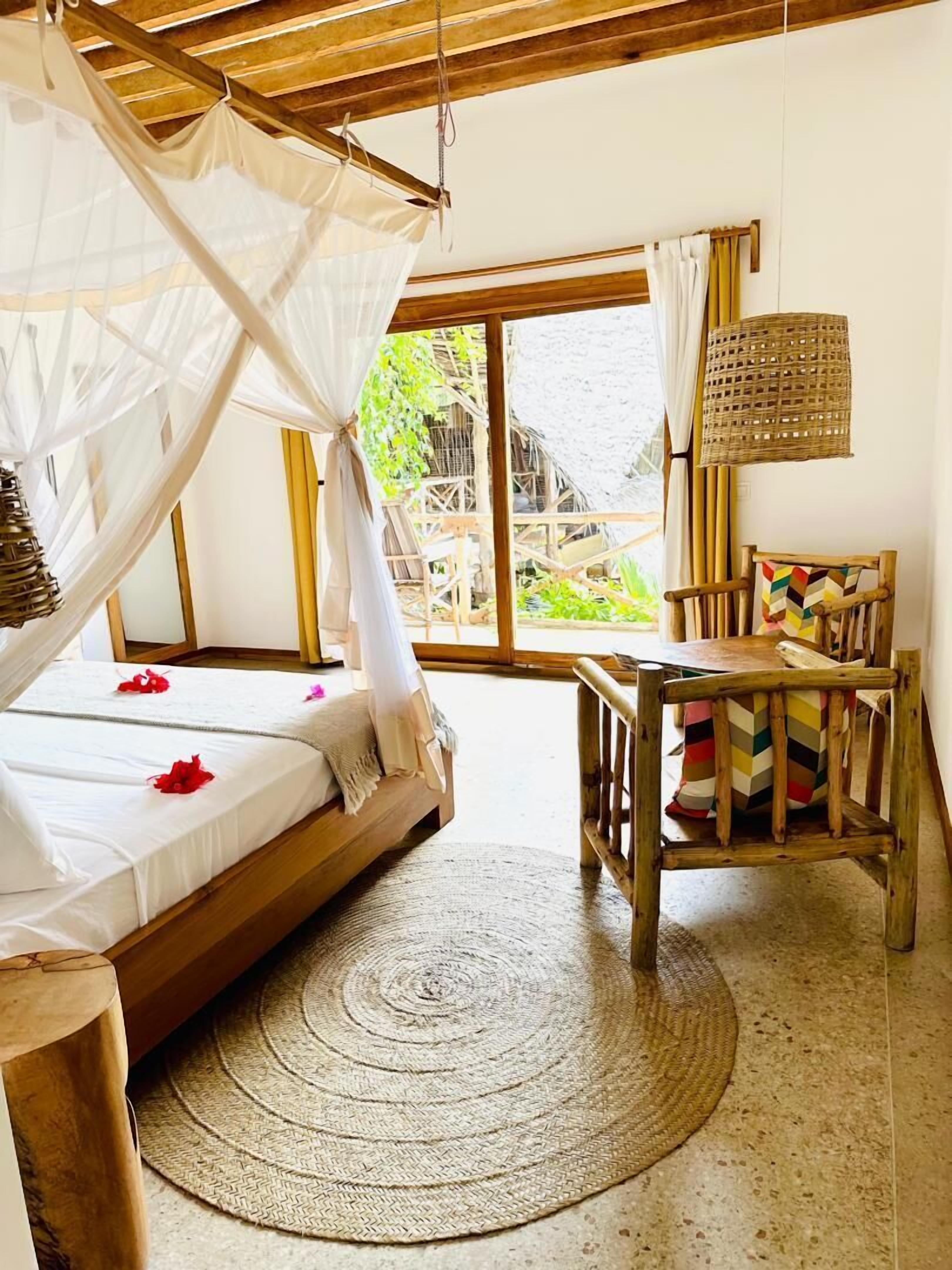 In-room safe, bed sheets