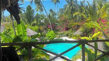 In-room safe, bed sheets