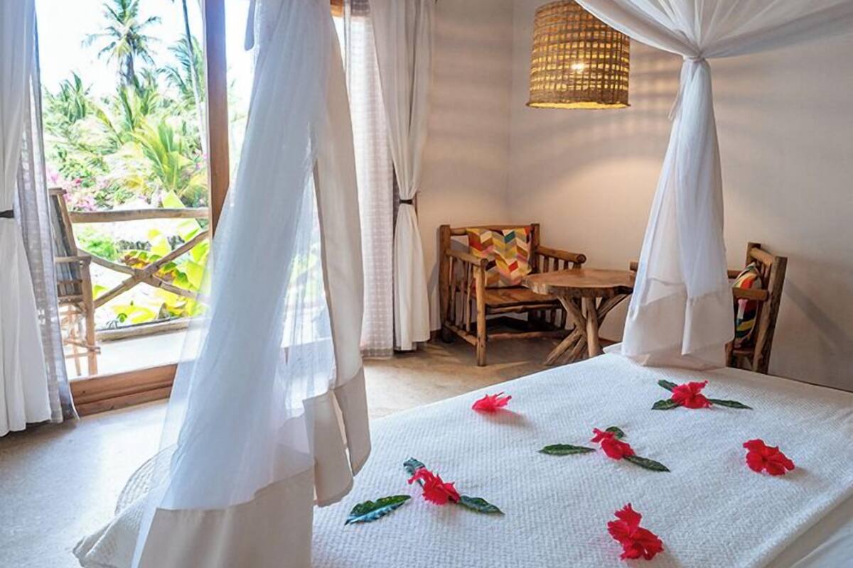 In-room safe, bed sheets