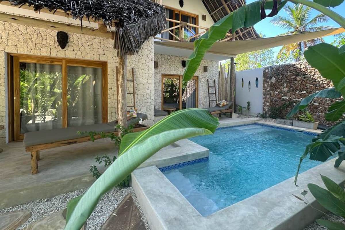 In-room safe, bed sheets