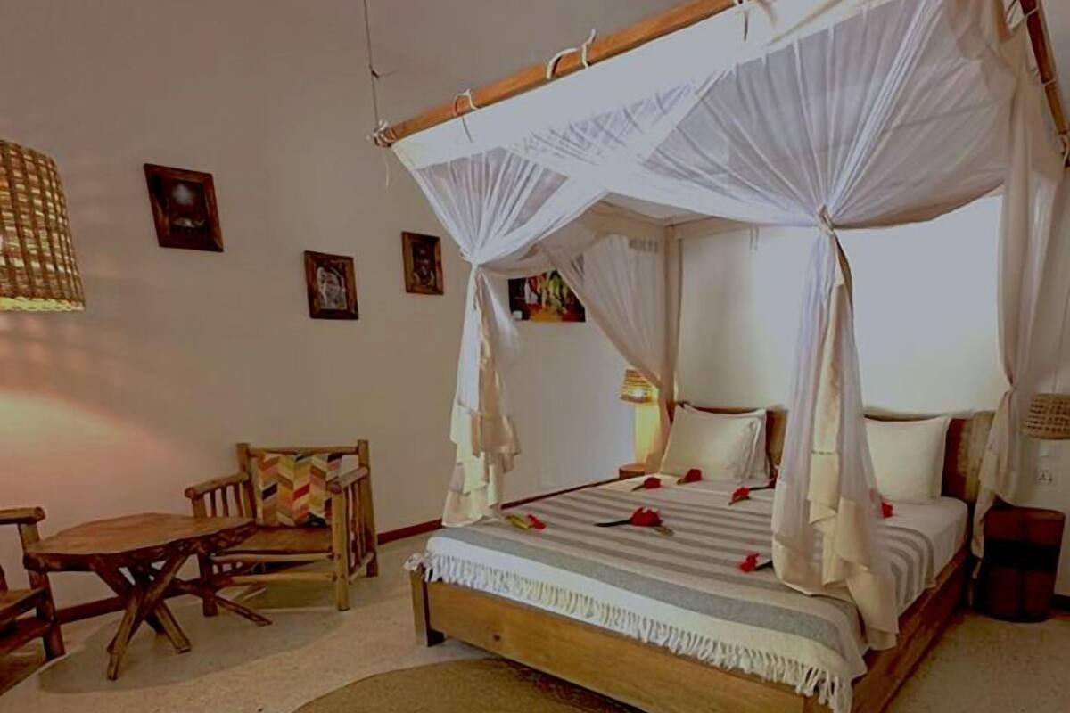 In-room safe, bed sheets