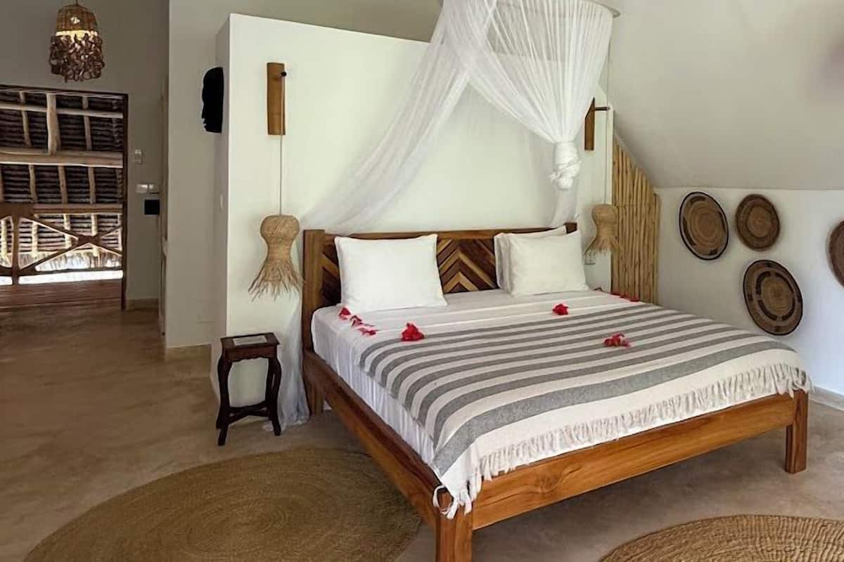 In-room safe, bed sheets