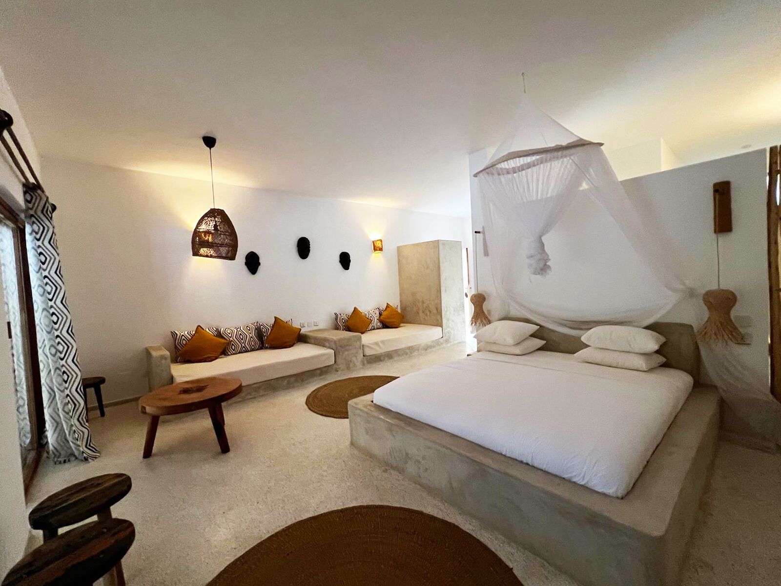 In-room safe, bed sheets