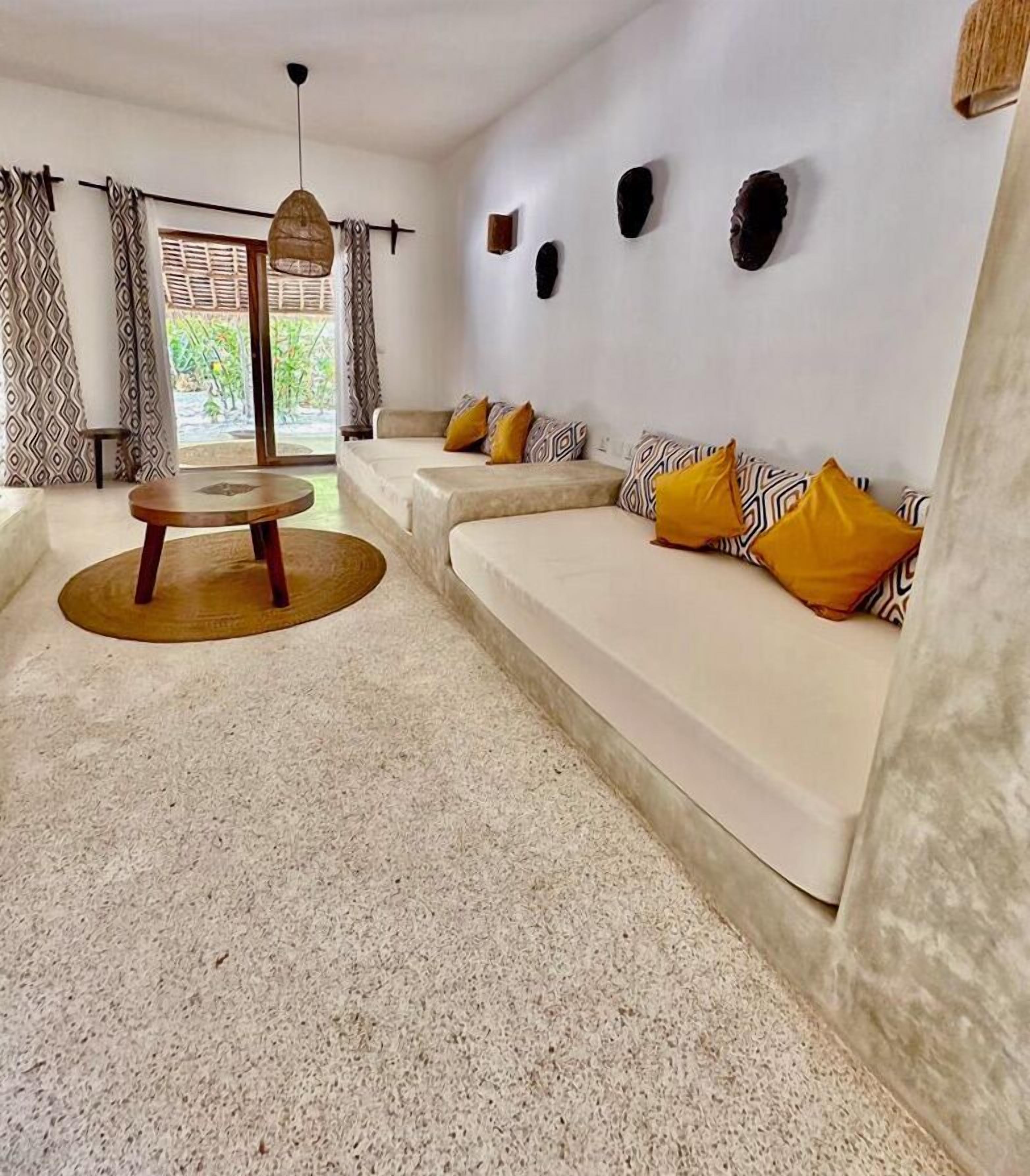 In-room safe, bed sheets