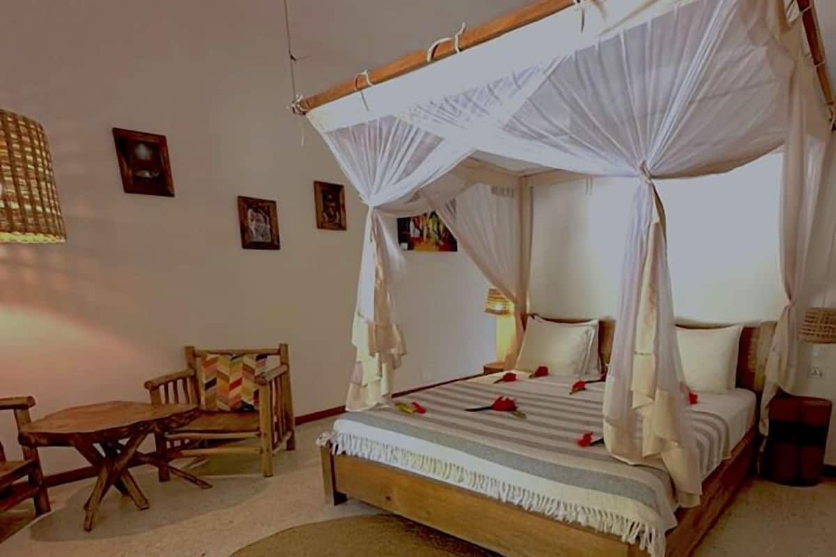 In-room safe, bed sheets