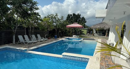 Privat Ferienhaus mit Bergblick -Pool-BBQ