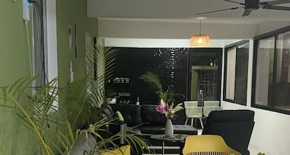 Private vacation home with mountain views -Pool-BBQ