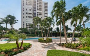 Et oppvarmet basseng