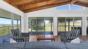 TV, fireplace - Sea Dream, Culburra Beach (Culburra Beach)