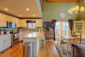 Fridge, microwave, oven, stovetop - Nantahala Treehouse by Chatuge Home Concierge | Mountain Views · Deck Fire Pit (Hayesville)