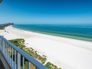 On the beach - Check out these Sweeping Gulf Views..... (Marco Island)