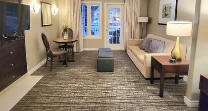 Relax or Explore! Northern Escape Cottage Condo - Country Club!