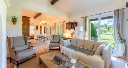 Mas Air-con/Wifi/Private pool/Alpilles view/10mn walk to Village/Tesla Friendly