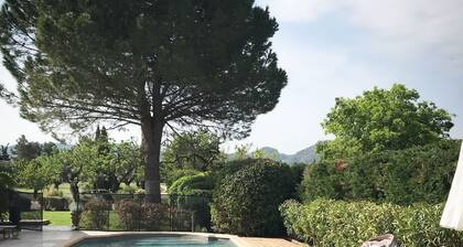 Mas, Calme, Jardin, Vue Alpilles, Piscine privée, 10mn à pied Village, Climatisé