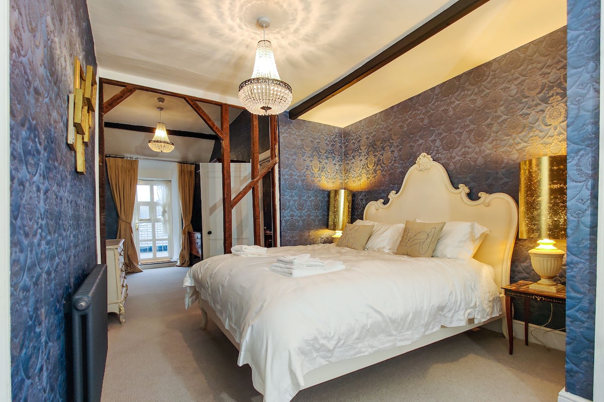 Chambre Double Luxe, 1 très grand lit et 1 canapé-lit, balcon, vue colline