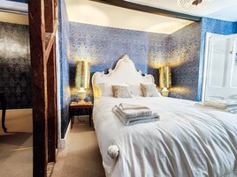 Luxury Double Room, 1 King Bed with Sofa bed, Balcony, Hill View | Premium bedding, individually decorated, individually furnished