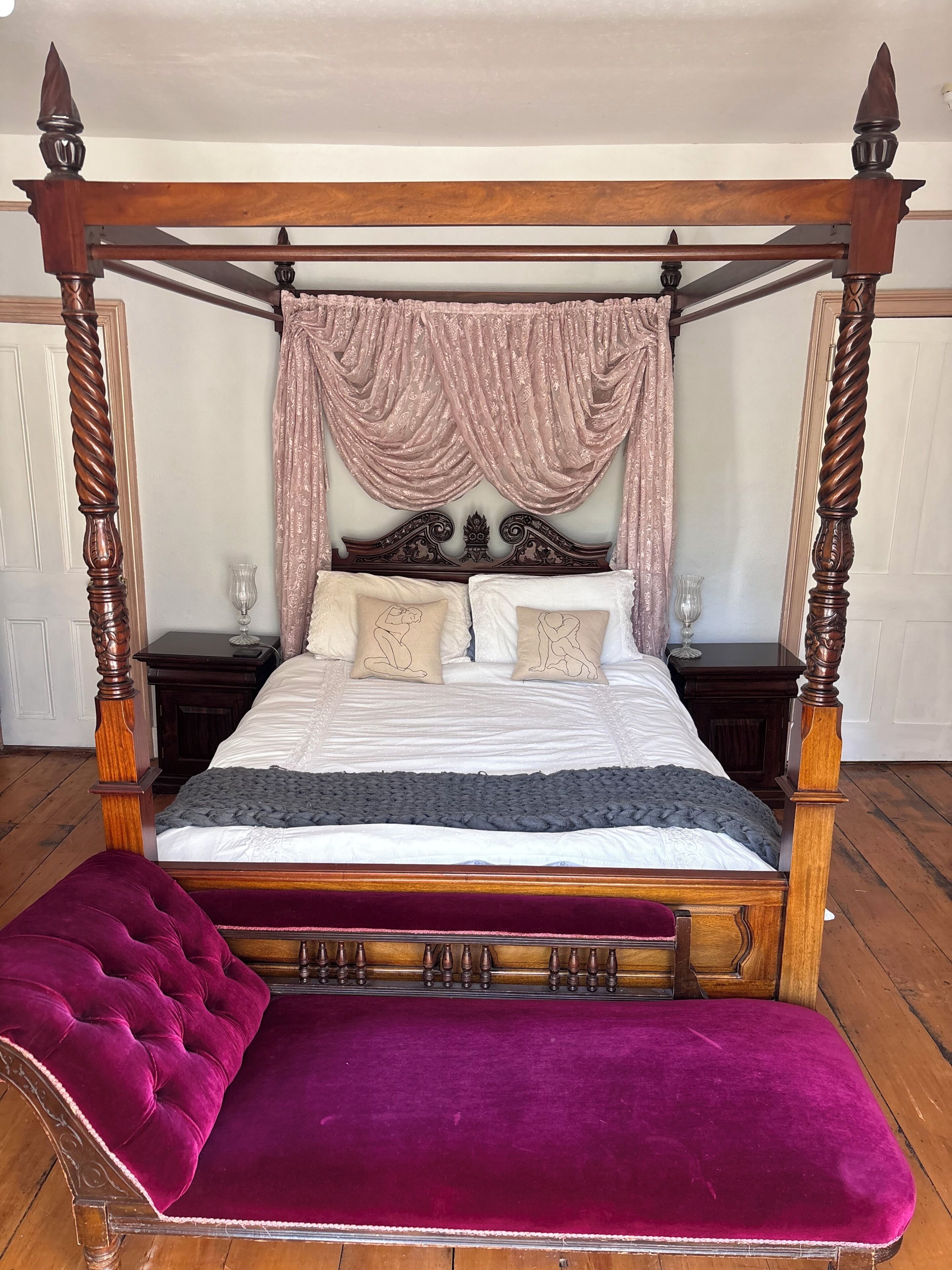 Habitación Deluxe | Ropa de cama de alta calidad y cortinas blackout 