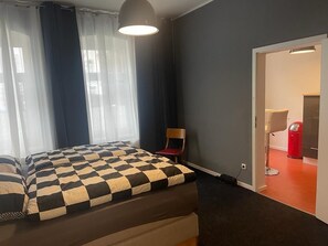 1 slaapkamer, een bureau, een strijkplank/strijkijzer, gratis wifi