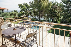 Double Room, Sea View | In-room safe, free WiFi - Pefkon Suites (Kassandra)