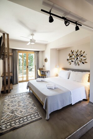 Deluxe Suite, Sea View | In-room safe, free WiFi - Pefkon Suites (Kassandra)