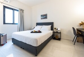 Planxa i posts de planxar, un bressol de viatge i wifi gratuïta 