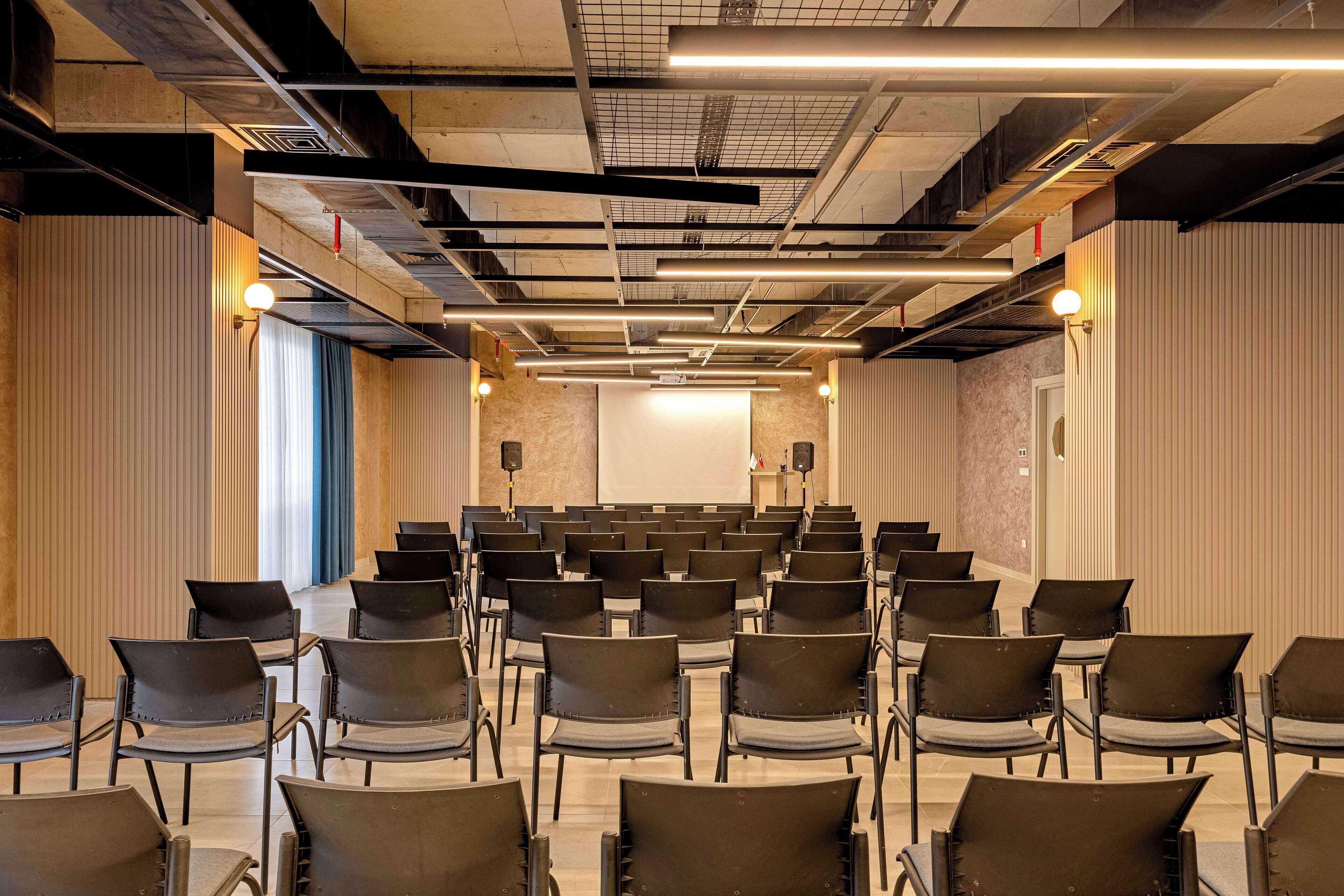 Foto - First Joy Hotel