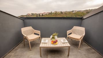 Chambre Standard, 1 trĂšs grand lit, terrasse, vue mer | Vue depuis le balcon