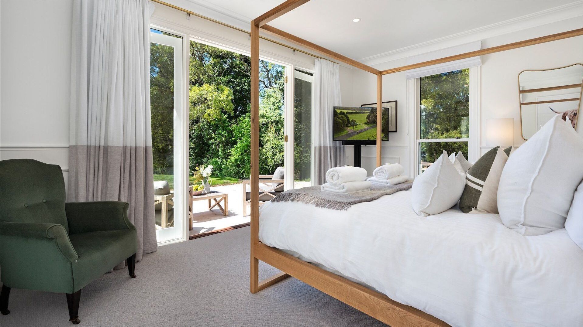 5 bedrooms, iron/ironing board, travel cot, WiFi