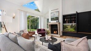 Luxe Design Living room  - Burrawang House - luxurious, immaculately presented country retreat (Burrawang)