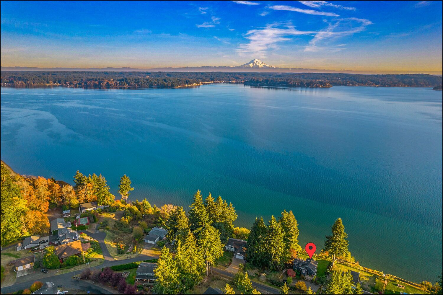 Panoramic views of Mount Rainier and Henderson Bay