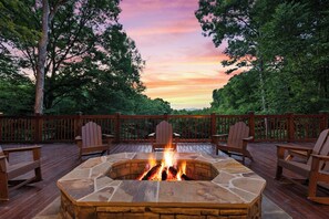 Terrace/patio - Bears Repeating - Blue Ridge, GA (Blue Ridge)