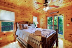 3 bedrooms, desk, iron/ironing board, internet