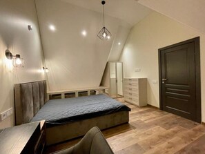 2 bedrooms, desk, iron/ironing board, Internet