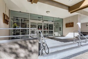 Exterior detail - Condo in the Sky - Amazing Views - Gym (denver)