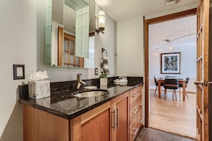 Interior - Condo in the Sky - Amazing Views - Gym (denver)