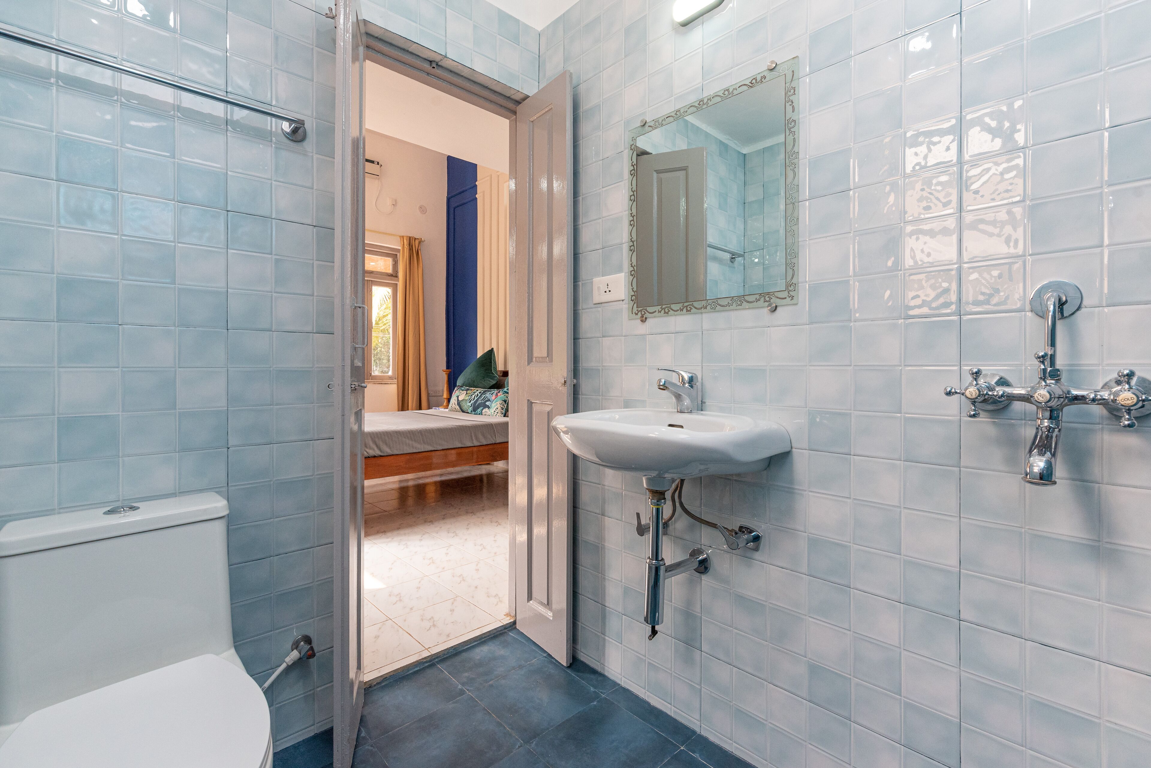 Grand Villa | Bathroom | Hair dryer, towels, soap, toilet paper