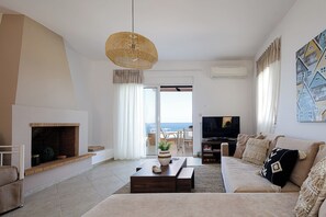 Fernseher, Kamin, Tischtennisplatte