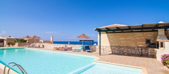 Lovely seaside house, everything on foot!