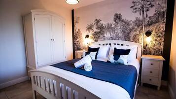 3 bedrooms, iron/ironing board, travel crib, WiFi