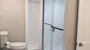 Bathtub, towels
