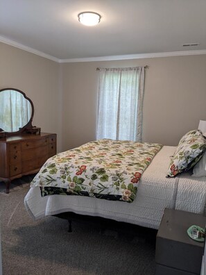 3 soverom, skrivebord, strykejern/-brett og wi-fi (inkludert)